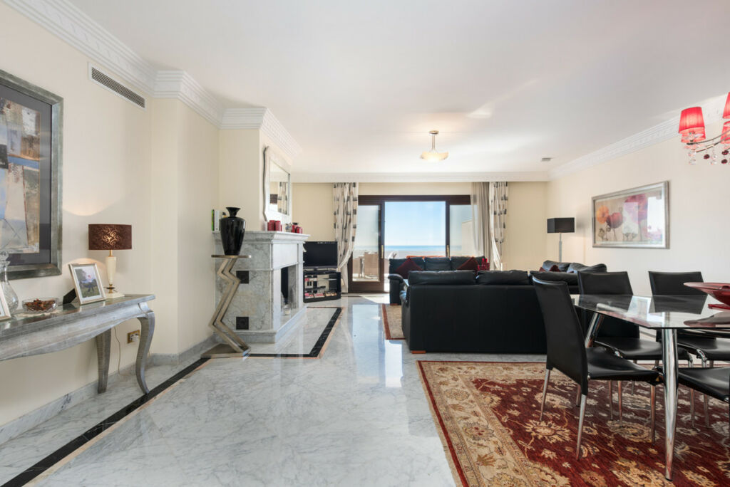 Middle Floor Apartment The Golden Mile Málaga - image 13