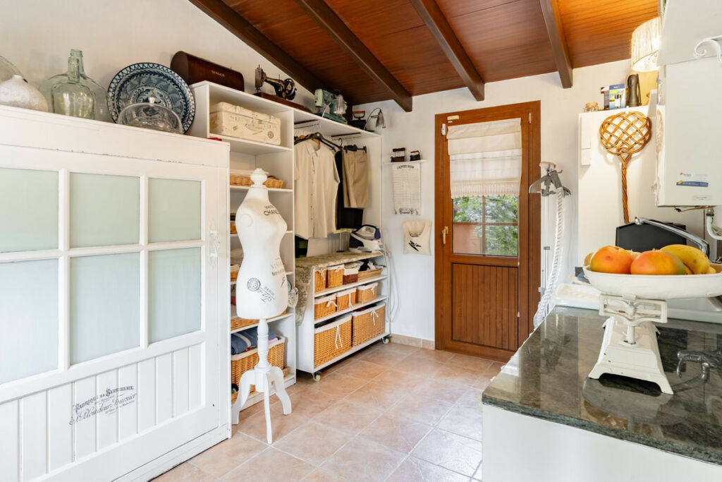 Detached Villa Sierrezuela Málaga - image 13