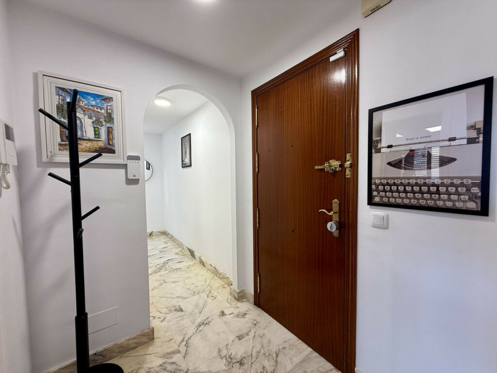 Middle Floor Apartment La Cala Málaga - image 13