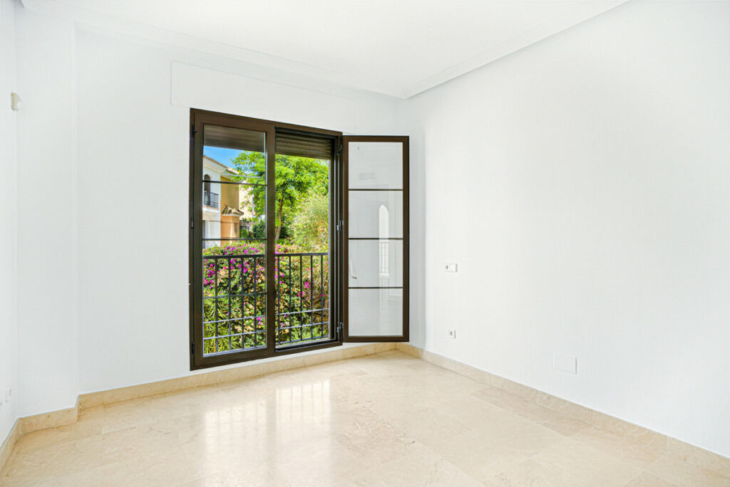 Townhouse Los Arqueros Málaga - image 13