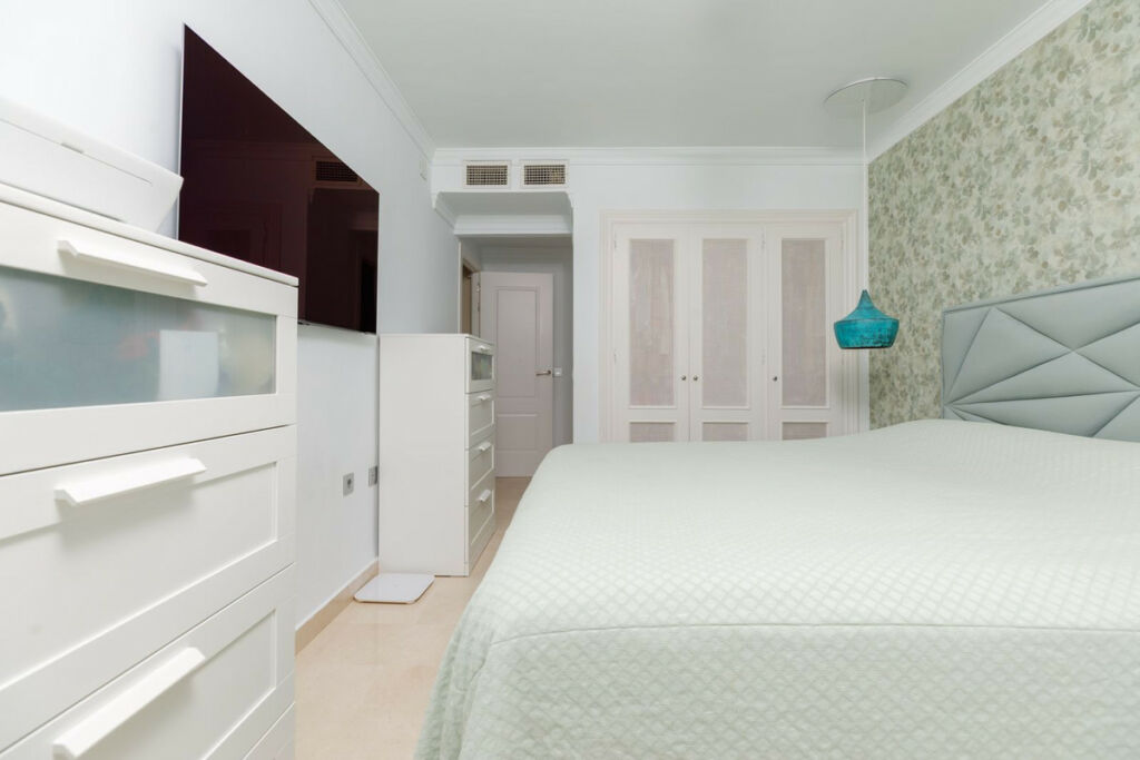 Middle Floor Apartment La Quinta Málaga - image 13