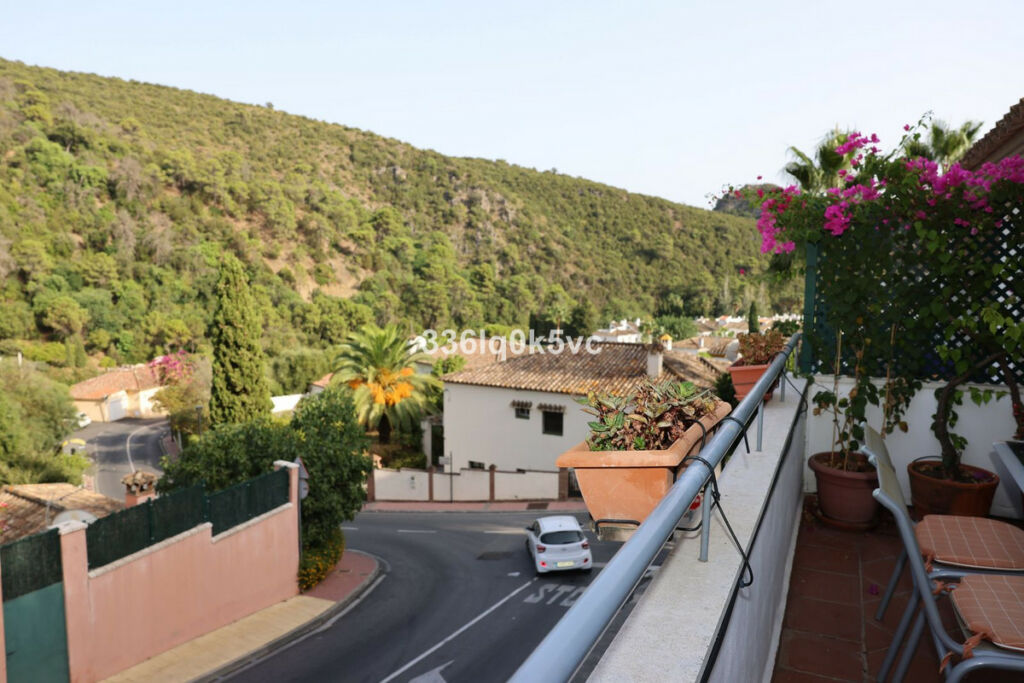 Top Floor Apartment Benahavís Málaga - image 13
