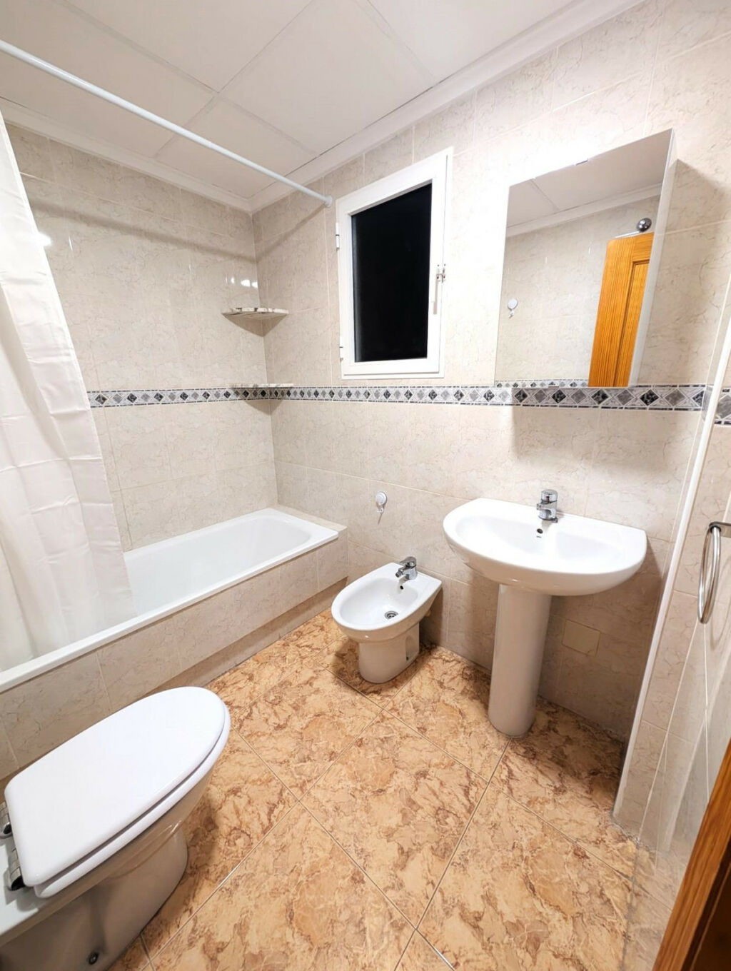 Middle Floor Apartment Torrevieja Alicante - image 13