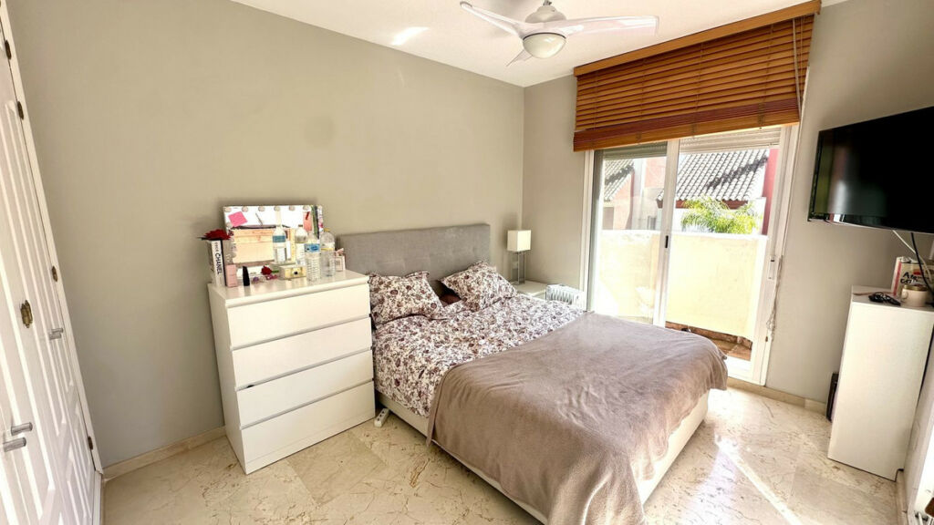 Townhouse Estepona Málaga - image 13