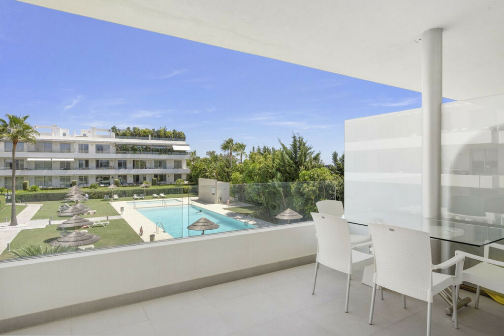 Middle Floor Apartment New Golden Mile Málaga - image 13