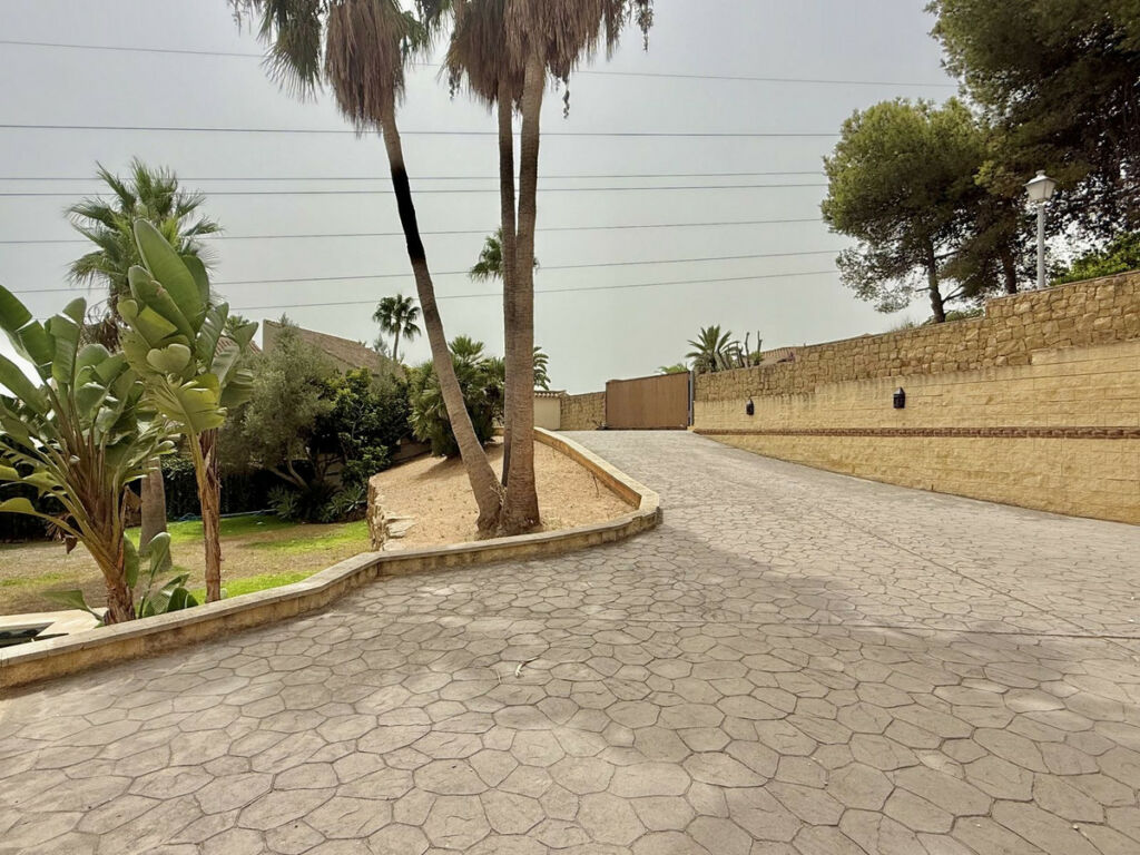 Detached Villa Hacienda Las Chapas Málaga - image 6