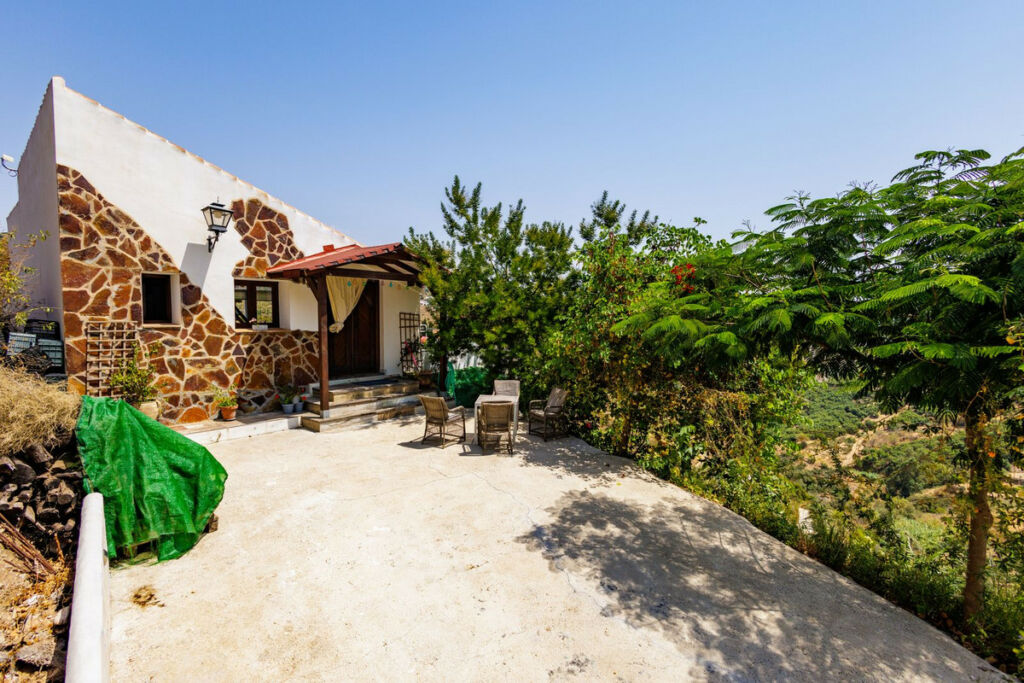 Detached Villa Sayalonga Málaga - image 14