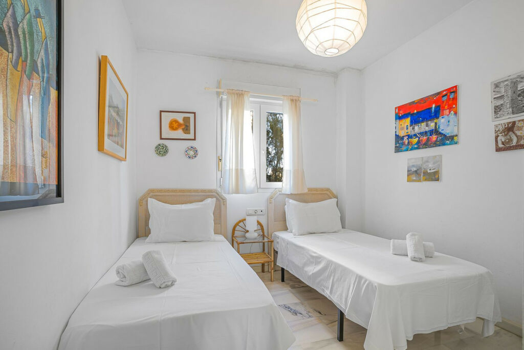 Middle Floor Apartment Calahonda Málaga - image 13