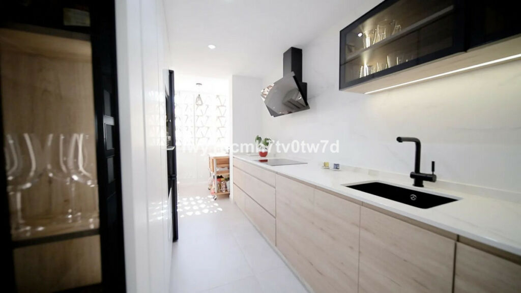 Penthouse Torrequebrada Málaga - image 13