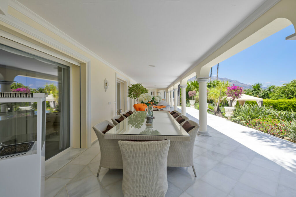 Detached Villa Nueva Andalucía Málaga - image 13
