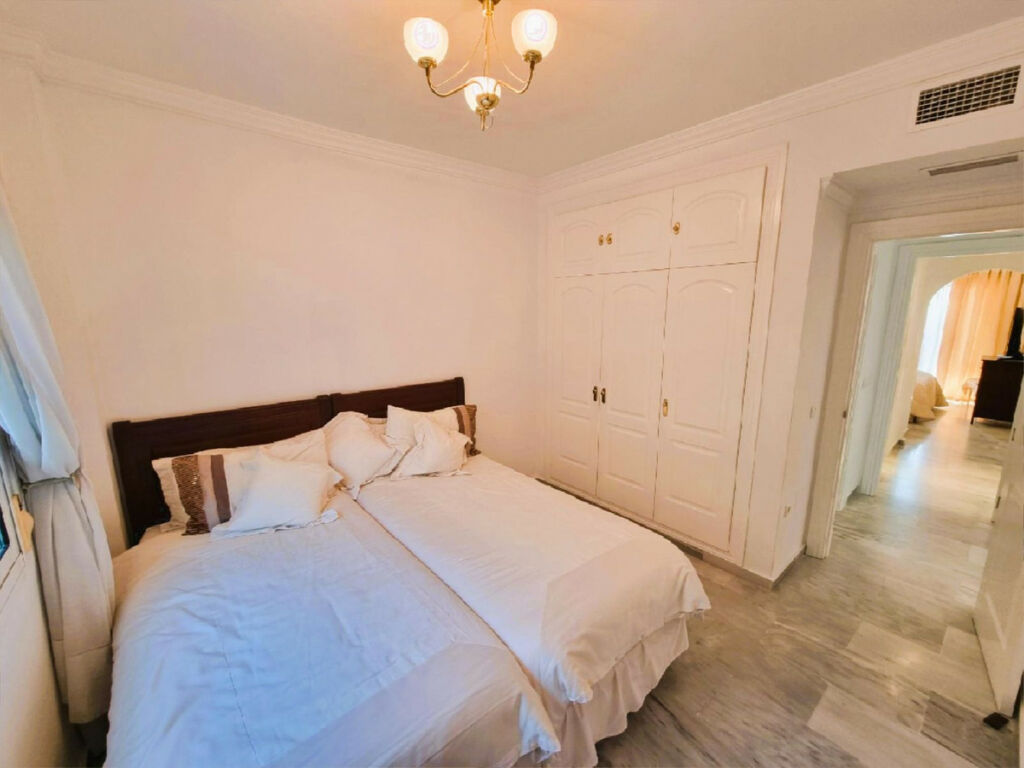 Middle Floor Apartment Calahonda Málaga - image 18