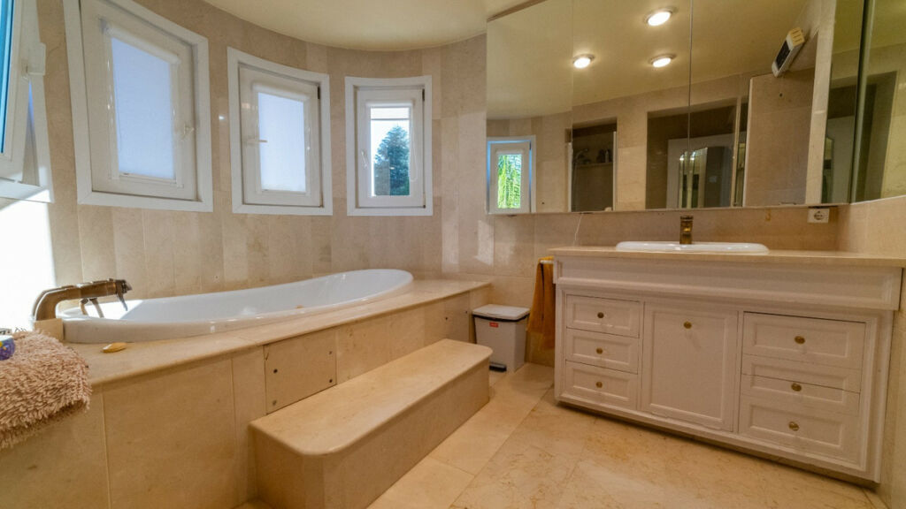 Detached Villa Sierra Blanca Málaga - image 14