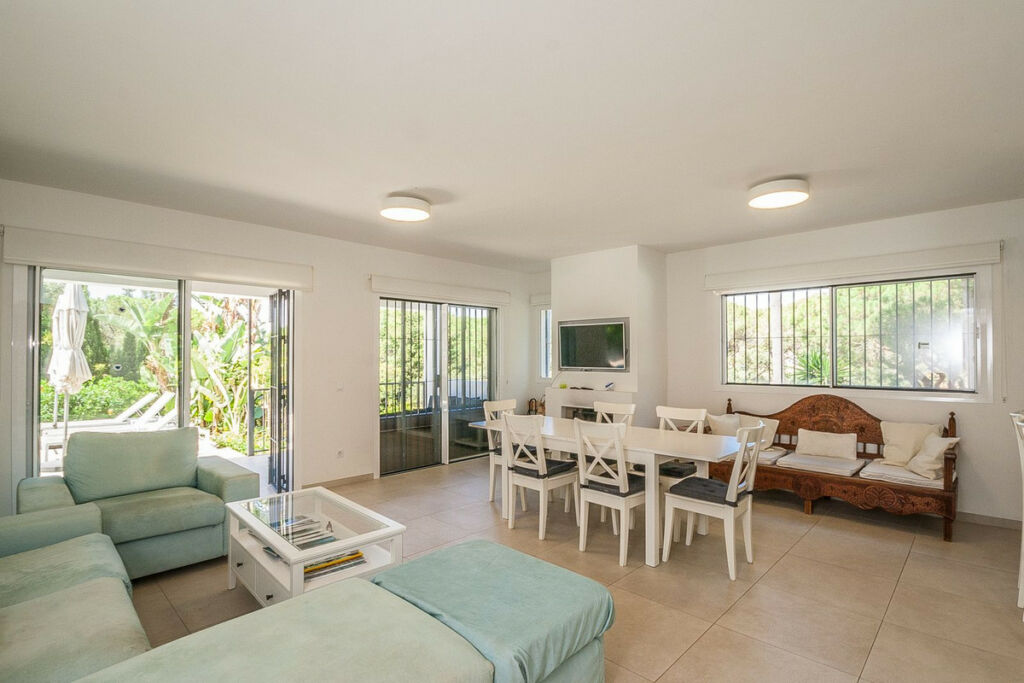 Detached Villa Elviria Málaga - image 14