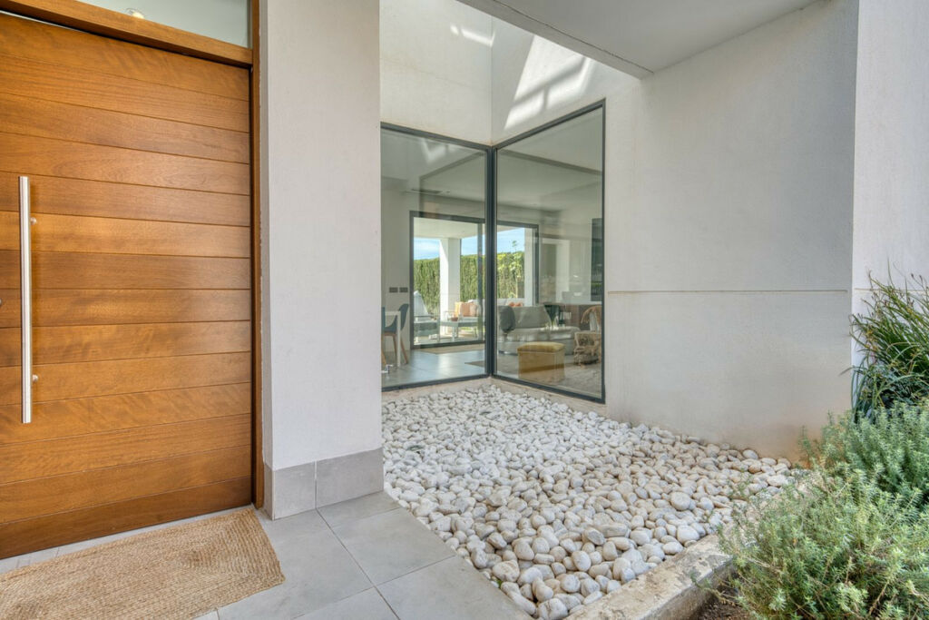 Detached Villa Estepona Málaga - image 14