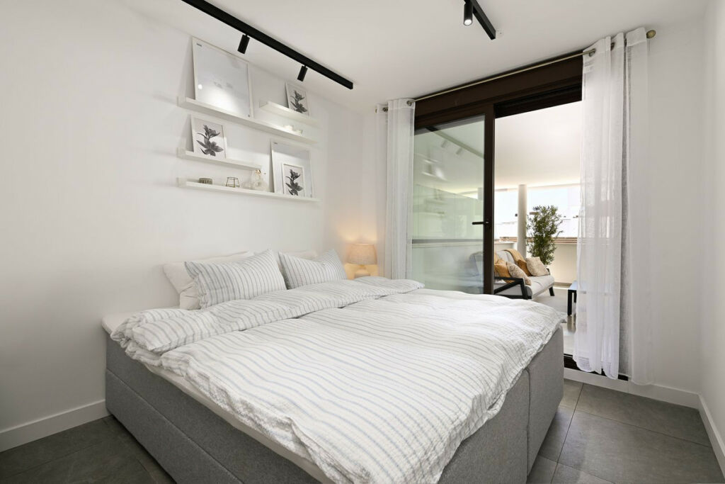 Middle Floor Apartment Estepona Málaga - image 14