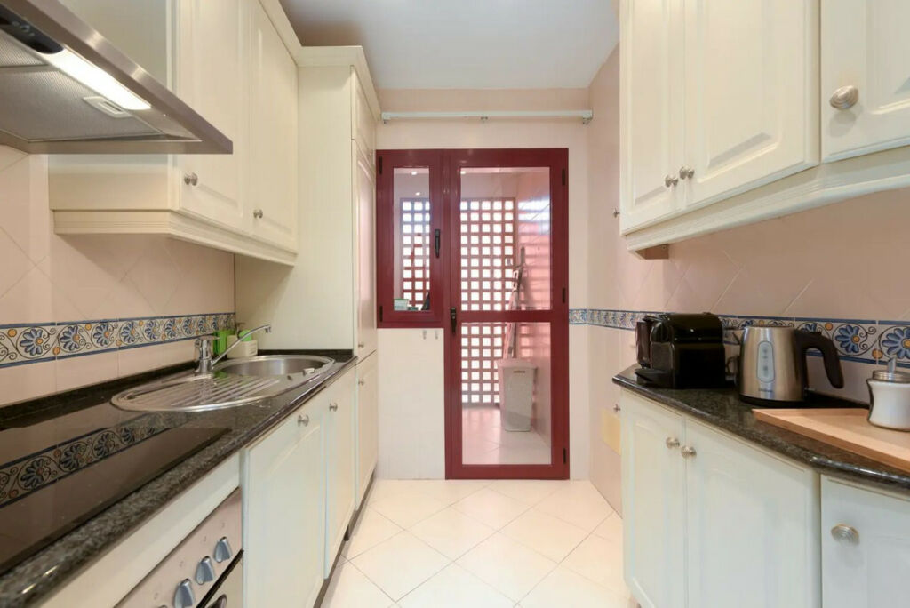 Middle Floor Apartment Elviria Málaga - image 14