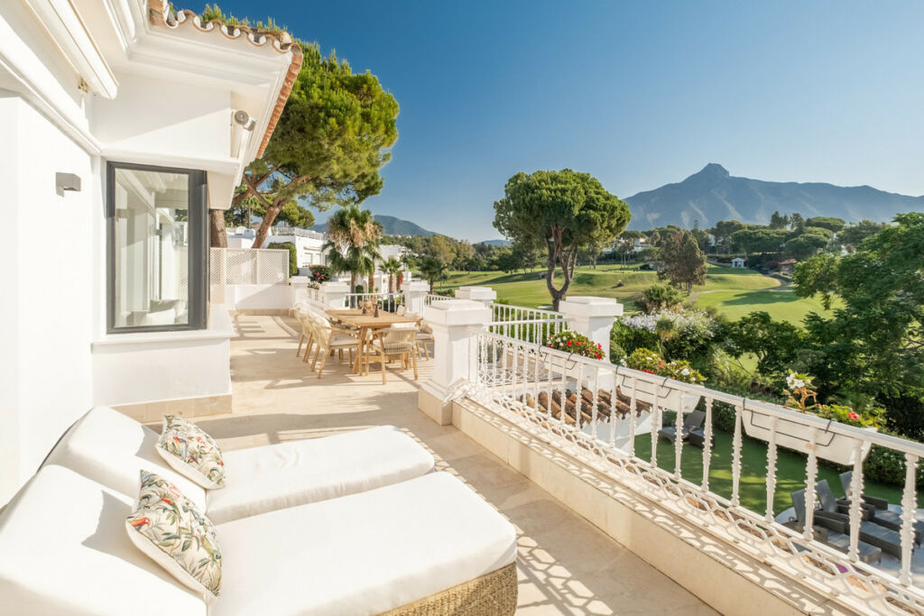 Detached Villa Aloha Málaga - image 14