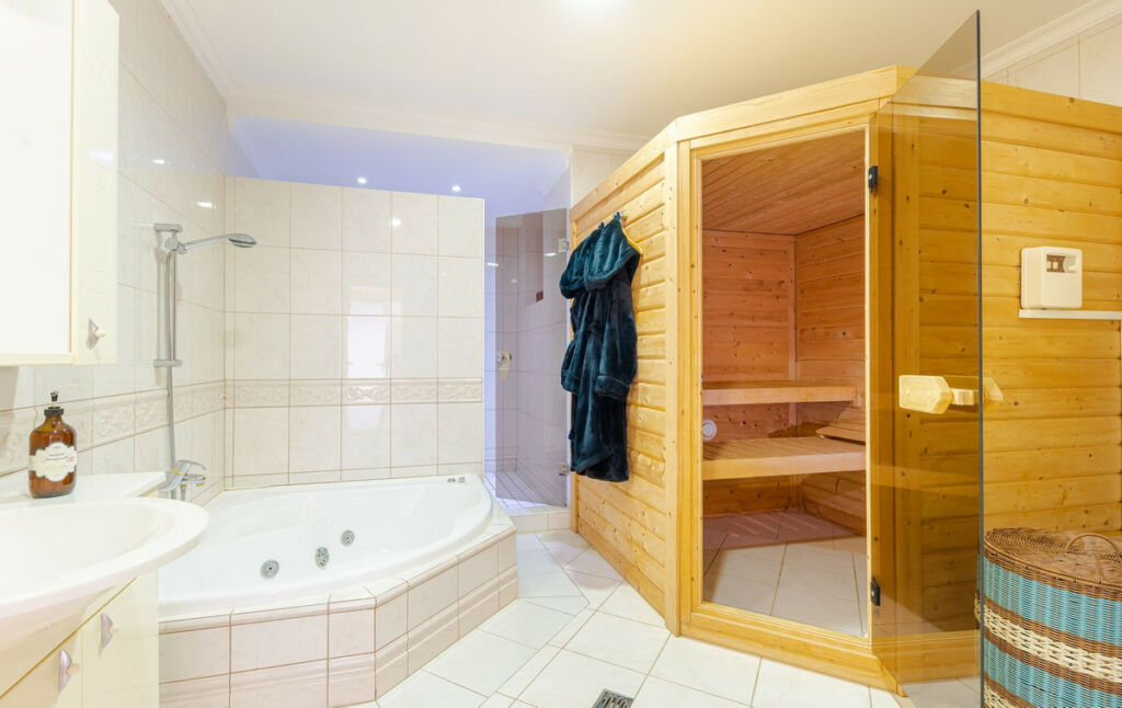 Detached Villa Benahavís Málaga - image 14