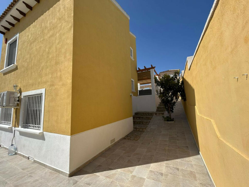 Detached Villa San Miguel de Salinas Alicante - image 14