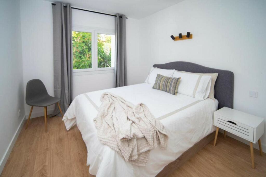 Top Floor Apartment El Paraiso Málaga - image 14