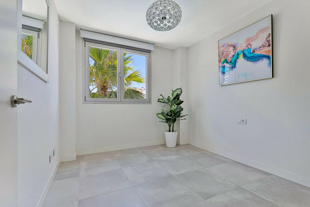 Middle Floor Apartment Fuengirola Málaga - image 14