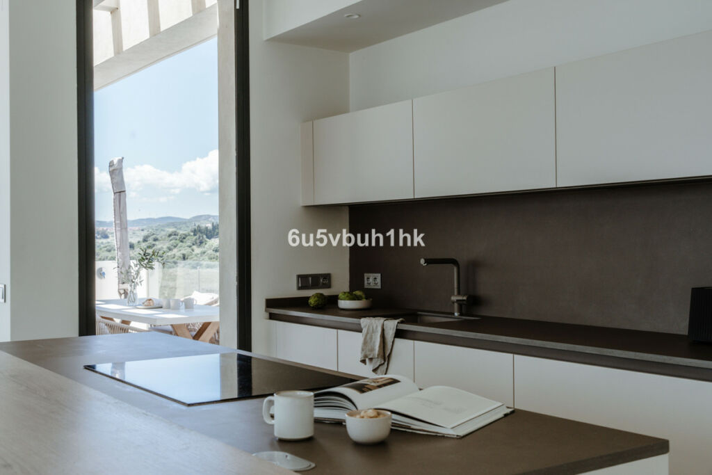 Detached Villa Estepona Málaga - image 14