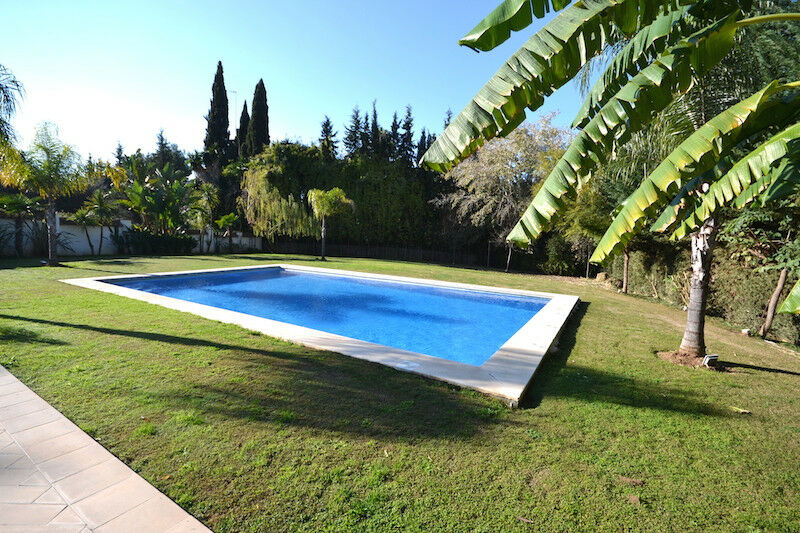 Detached Villa Nueva Andalucía Málaga - image 14