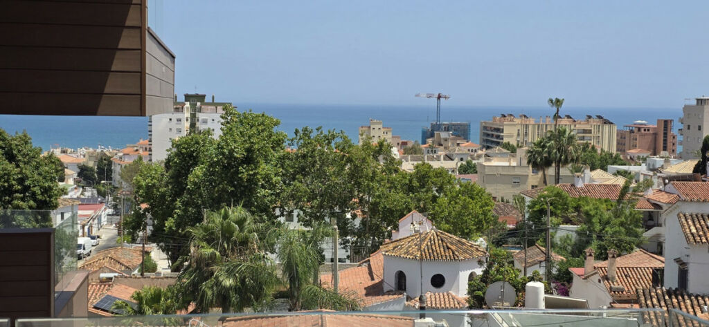 Middle Floor Apartment Montemar Málaga - image 14