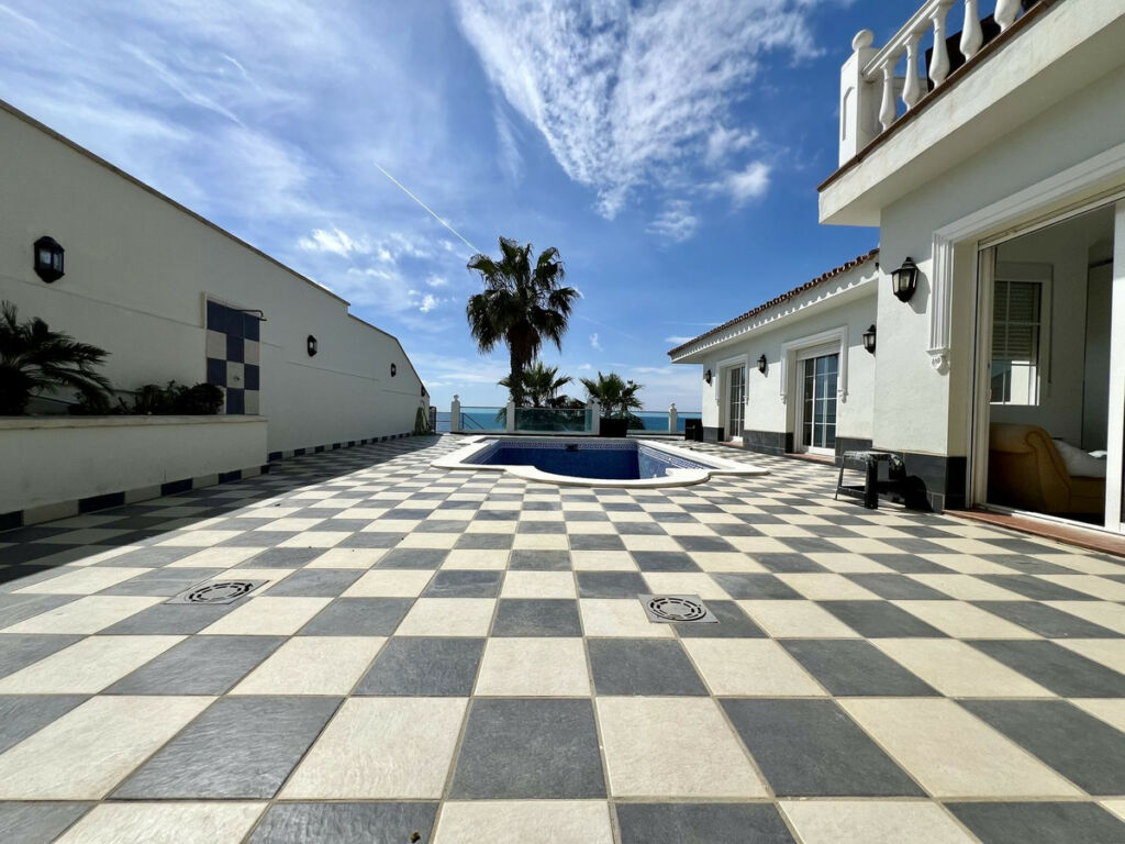 Detached Villa El Chaparral Málaga - image 14