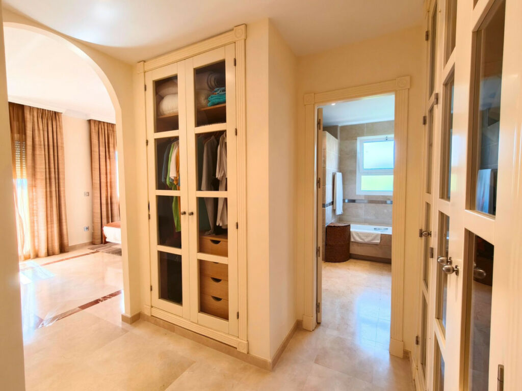 Middle Floor Apartment San Roque Club Cádiz - image 14
