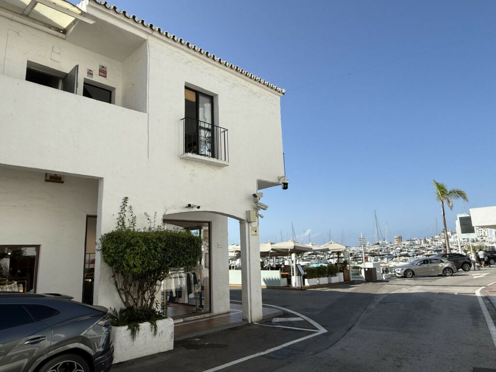 Top Floor Apartment Puerto Banús Málaga - image 17