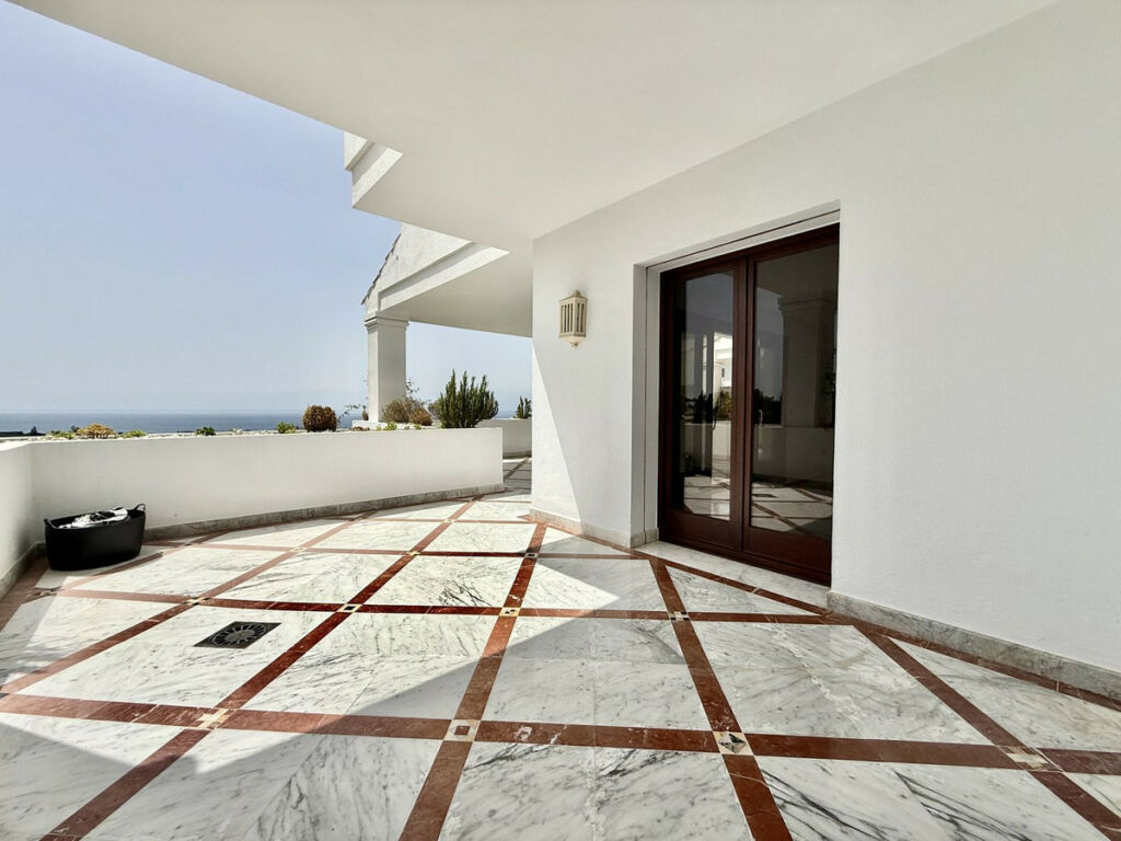 Middle Floor Apartment The Golden Mile Málaga - image 14