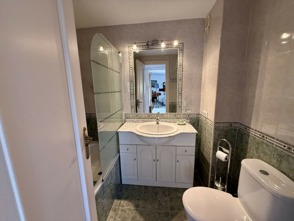 Penthouse Calahonda Málaga - image 14