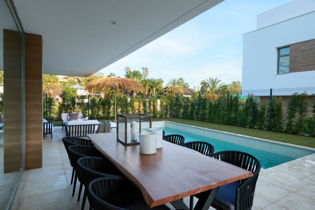 Detached Villa Estepona Málaga - image 14