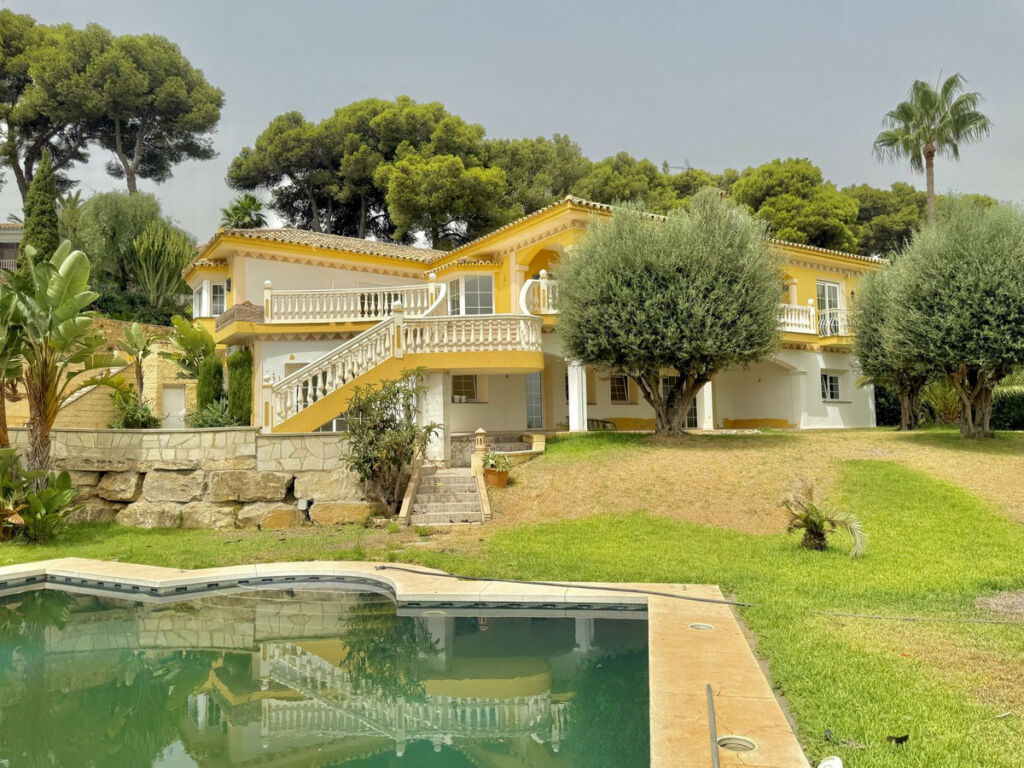 Detached Villa Hacienda Las Chapas Málaga - image 2