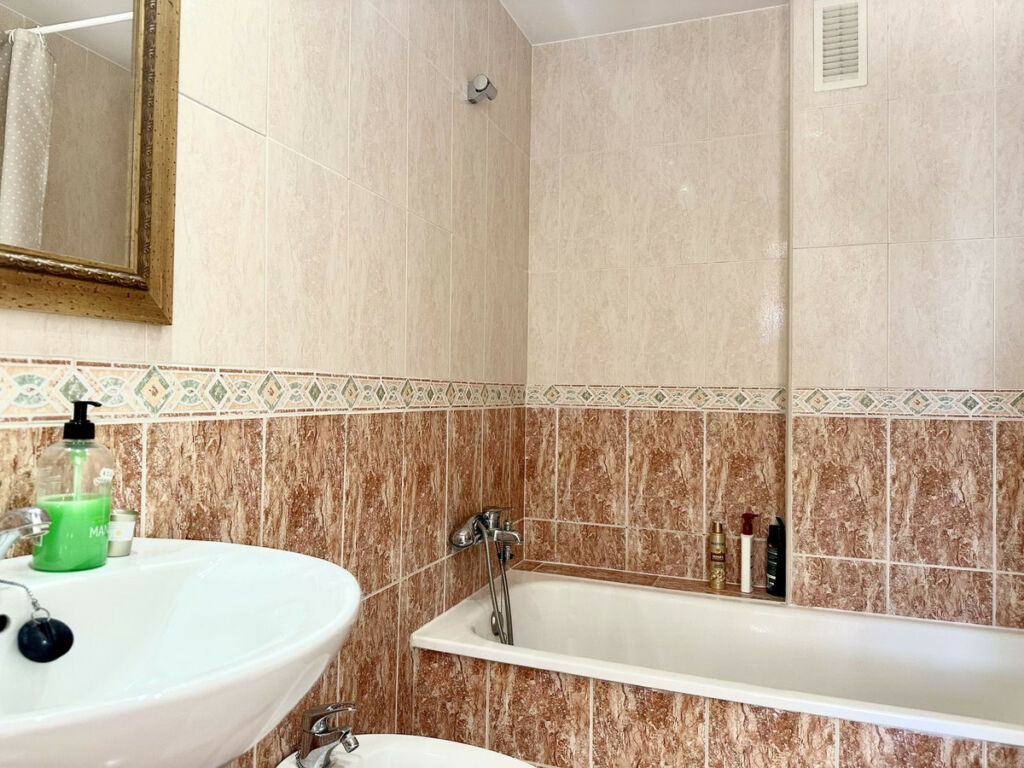 Middle Floor Apartment Los Boliches Málaga - image 14