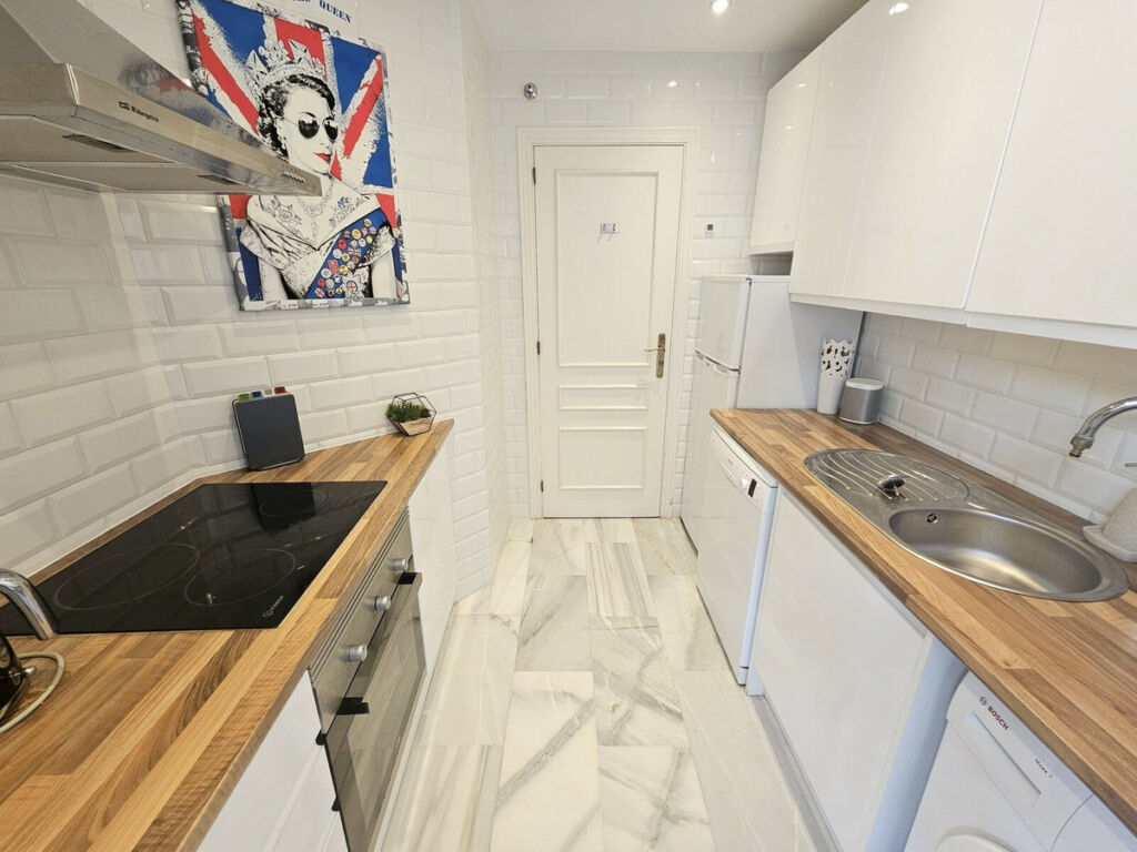 Penthouse Calahonda Málaga - image 14