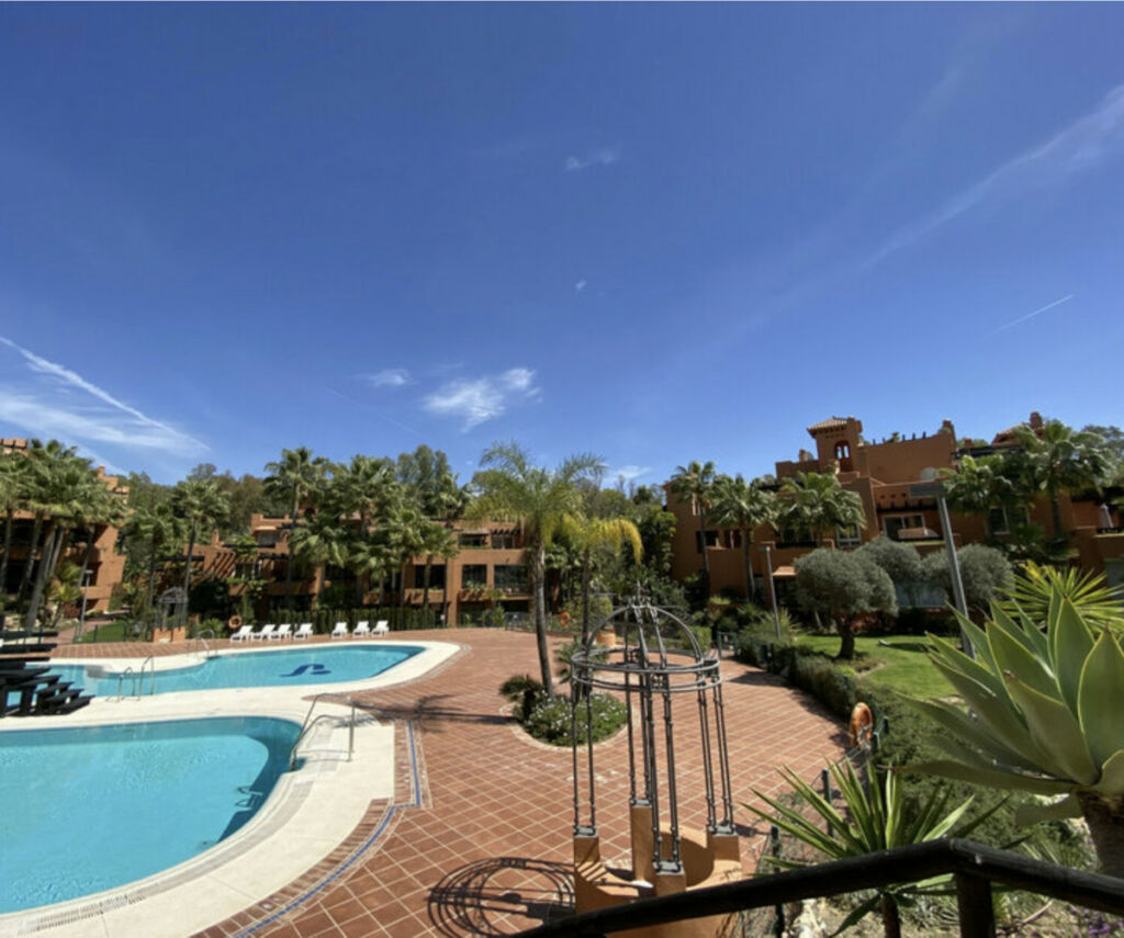 Middle Floor Apartment Nueva Andalucía Málaga - image 14