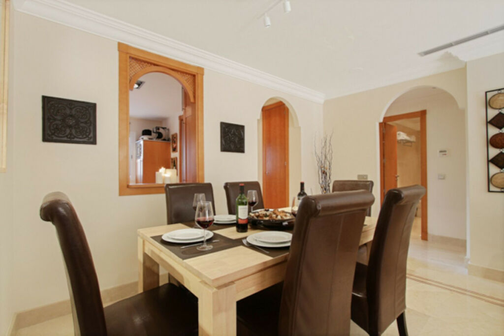 Ground Floor Apartment Aloha Málaga - image 14