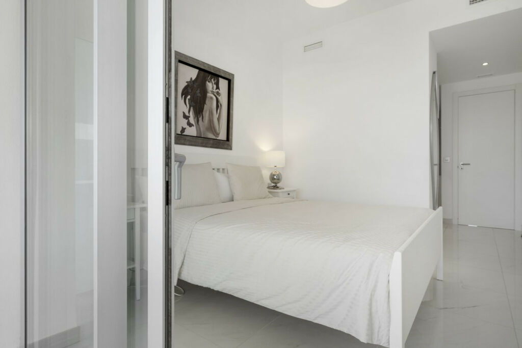 Middle Floor Apartment Estepona Málaga - image 14