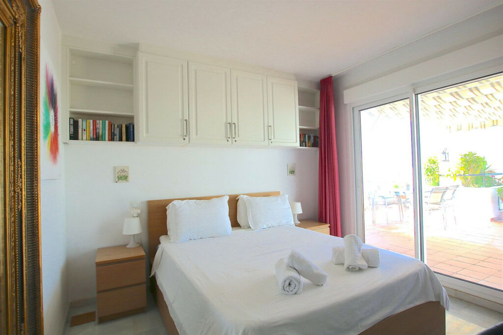 Penthouse Calahonda Málaga - image 13