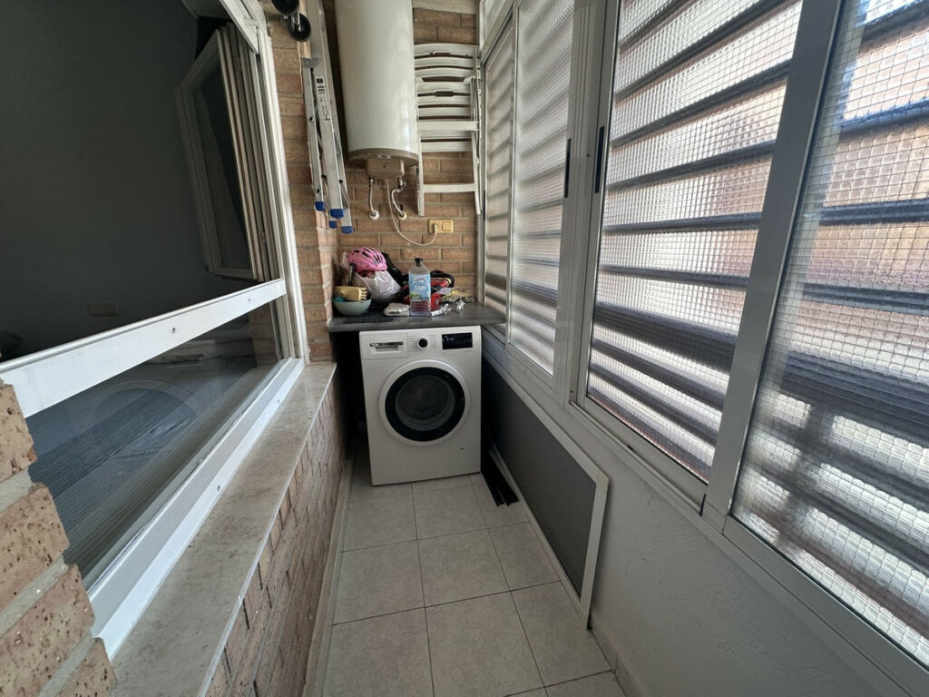 Middle Floor Apartment Torrevieja Alicante - image 14