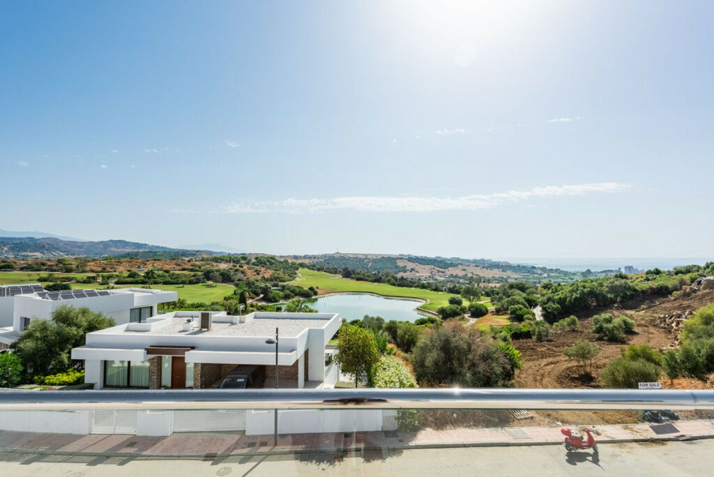 Detached Villa Estepona Málaga - image 14