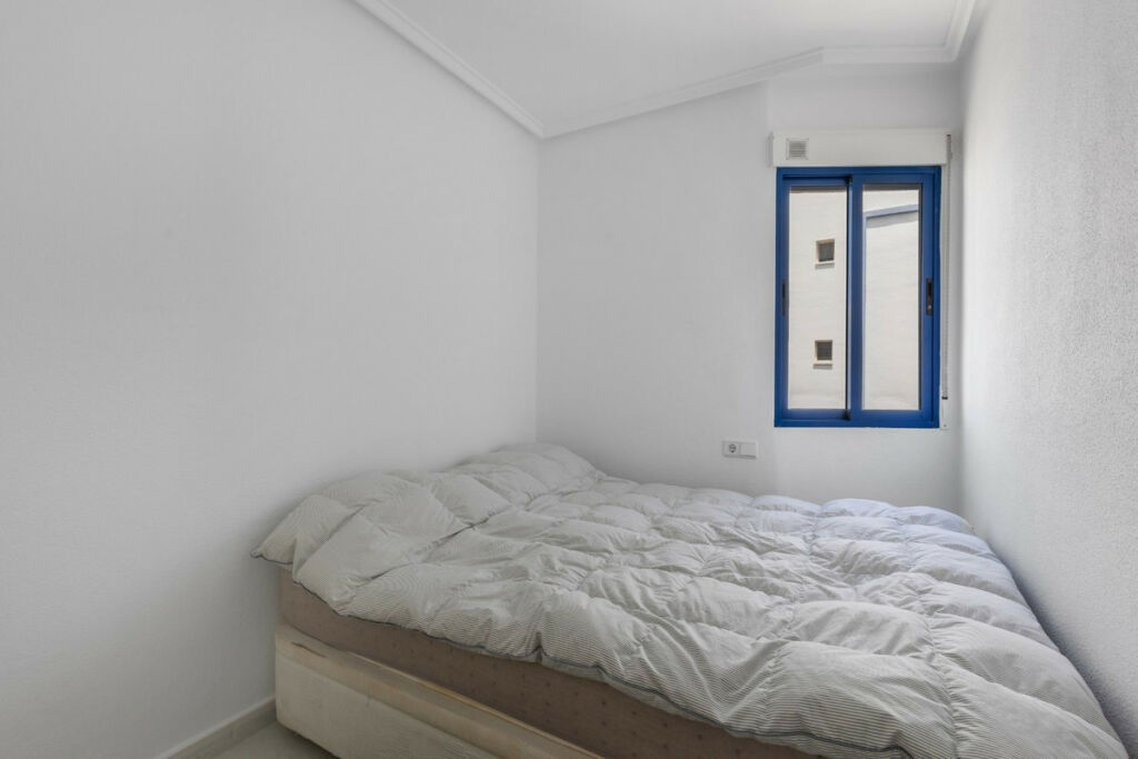 Middle Floor Apartment Torrevieja Alicante - image 14
