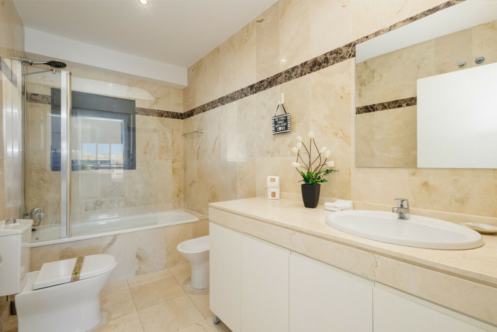 Middle Floor Apartment Estepona Málaga - image 14