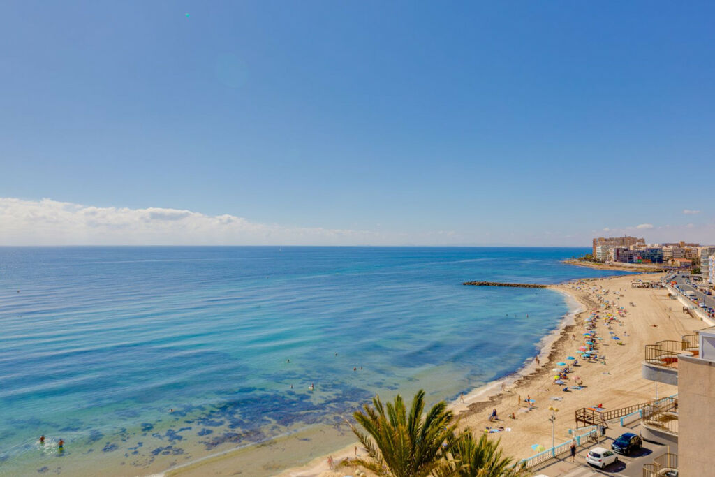 Middle Floor Apartment Torrevieja Alicante - image 14