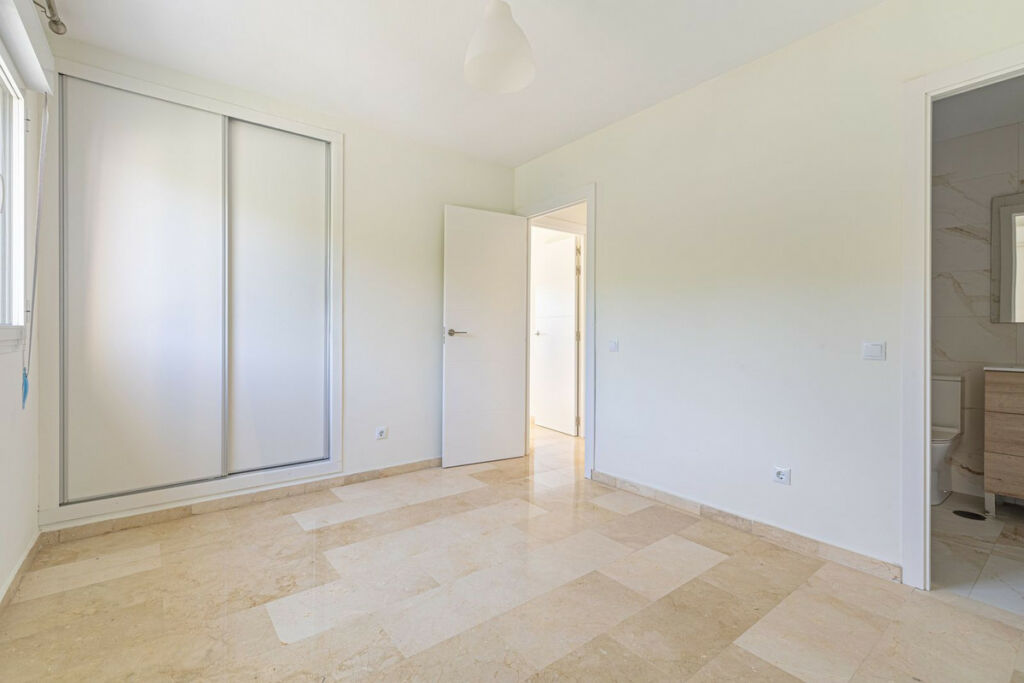 Top Floor Apartment Marbella Málaga - image 13