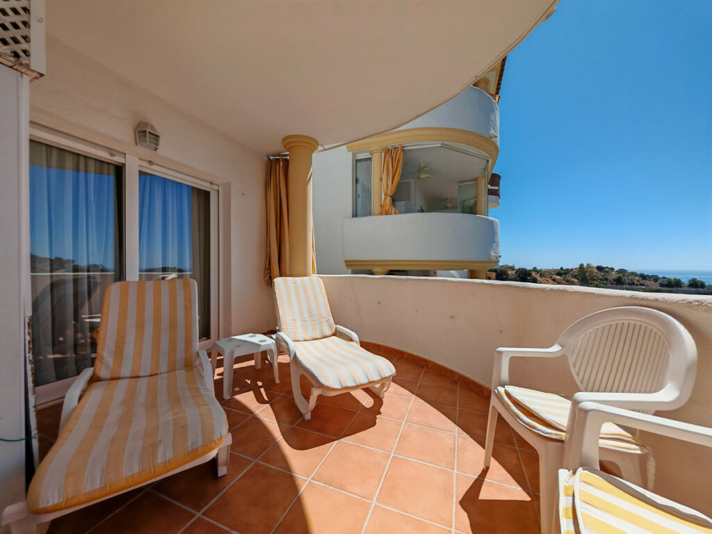 Middle Floor Apartment Calahonda Málaga - image 14