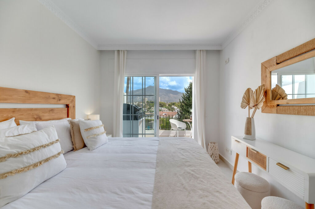 Middle Floor Apartment Nueva Andalucía Málaga - image 14
