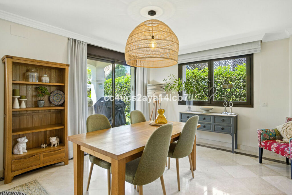 Detached Villa Estepona Málaga - image 14